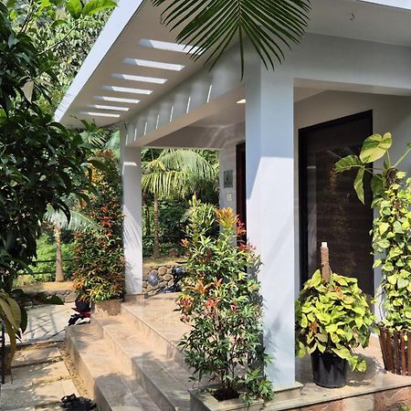 Orchid Villa Pinangode Exterior photo