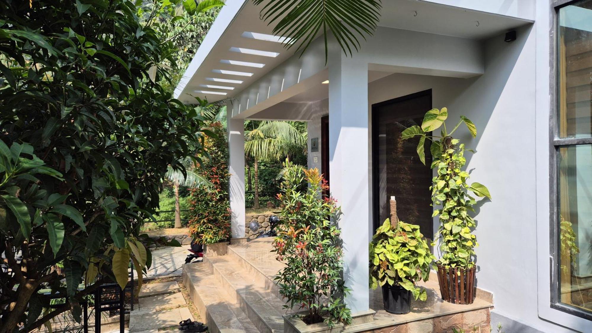Orchid Villa Pinangode Exterior photo