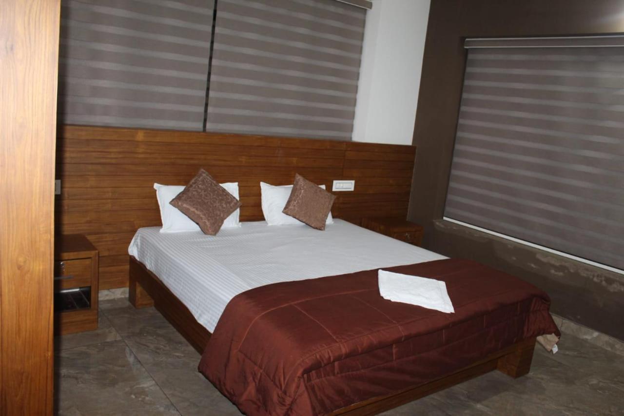 Orchid Villa Pinangode Exterior photo